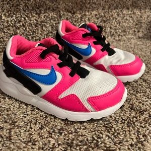 TODDLER NIKE SHOES